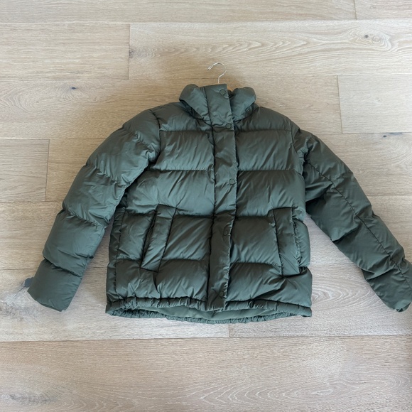 lululemon athletica Green Puffer Jacket - Picture 1 of 3